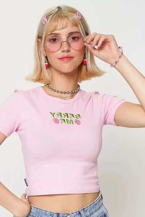 Chin-Length Bob with Blunt Bangs and Hair Clips