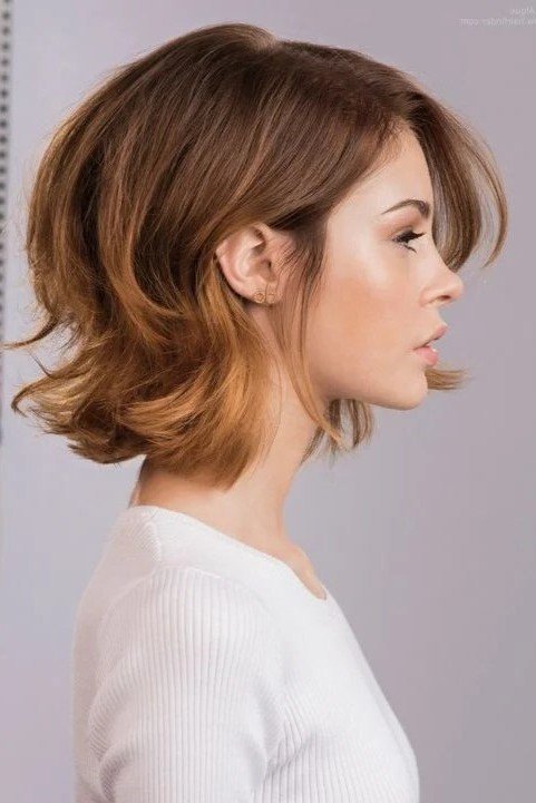 Layered Shoulder-Length Bob with Flipped Ends