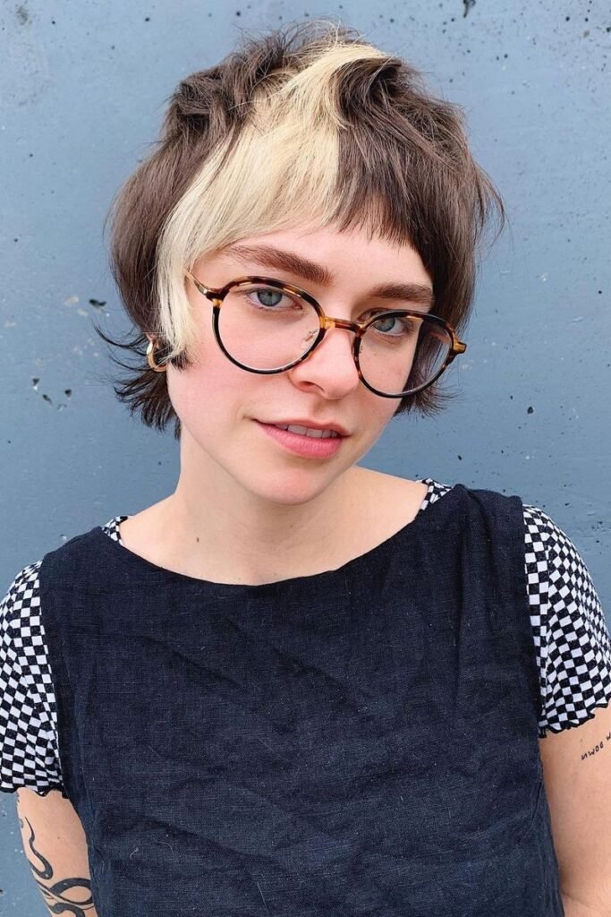 Shaggy Textured Bixie Cut with Money Piece Highlights