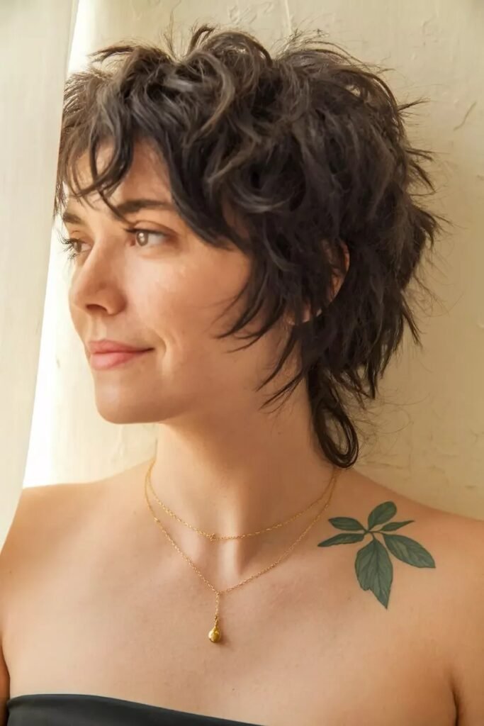 Shaggy Textured Crop with Messy Waves