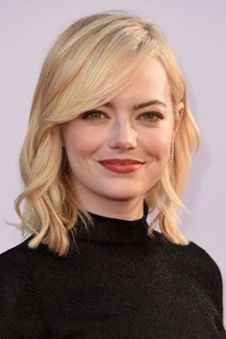 Sleek Shoulder-Length Bob with Side-Swept Bangs
