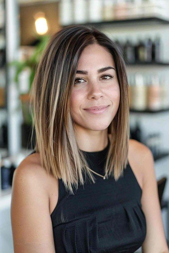 Straight Textured Bob with Dimensional Highlights