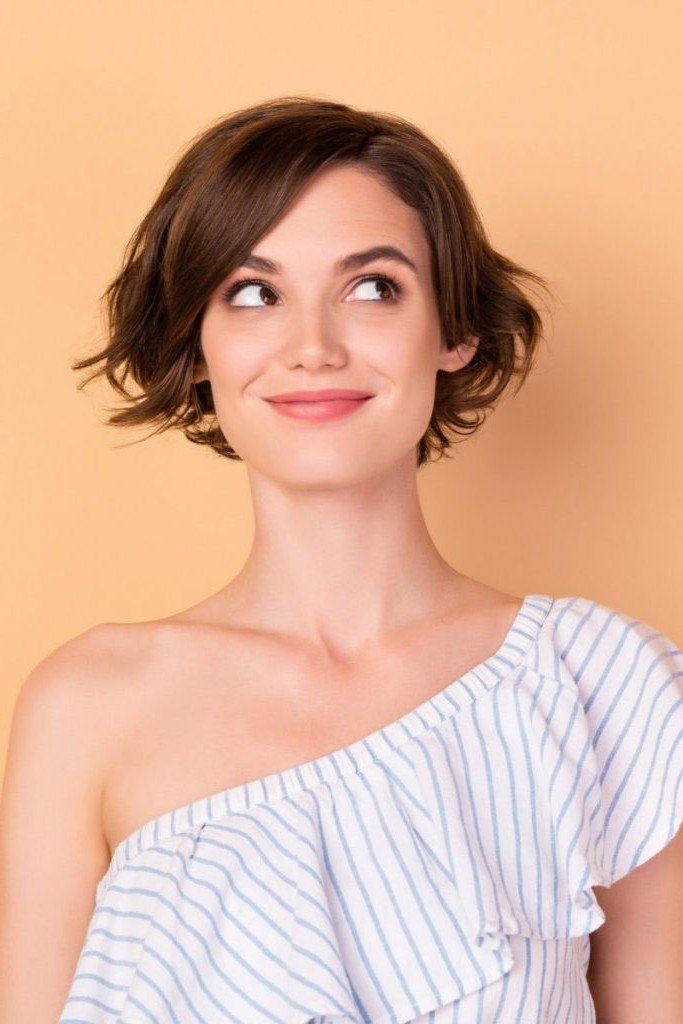 Wavy Bob with Feathered Layers