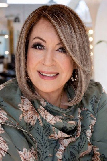 Layered Bob with Face-Framing Curtain Bangs