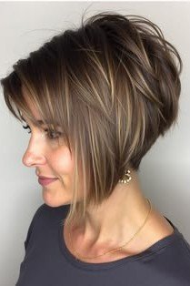 Layered Brown Bob with Soft Face-Framing Highlights
