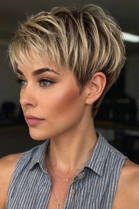 Piecey Blonde Pixie with Side-Swept Bangs
