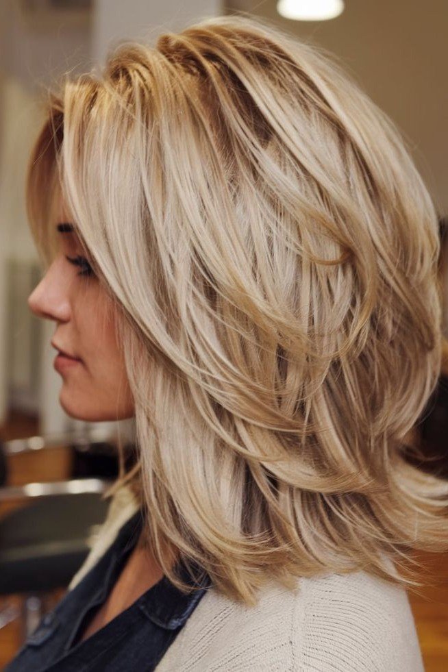 Shaggy Layered Bob with Blonde Highlights
