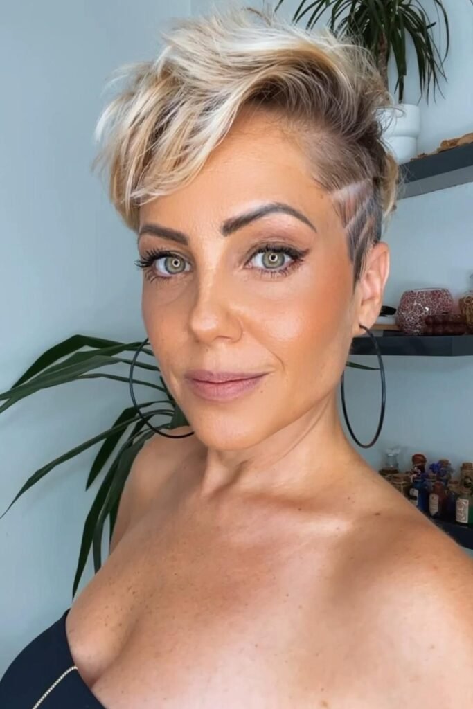 Short Blonde Textured Crop with Side Line Detail