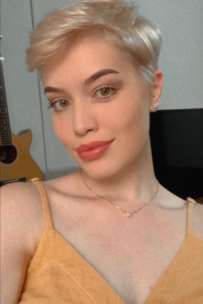 Side-Parted Blonde Pixie Cut