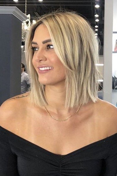 Sleek Blonde Bob with Face-Framing Highlights