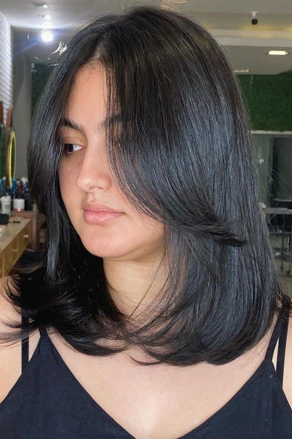 Sleek Shoulder-Length Cut with Subtle Layers
