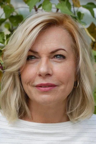 Soft Layered Bob with Tucked Sides