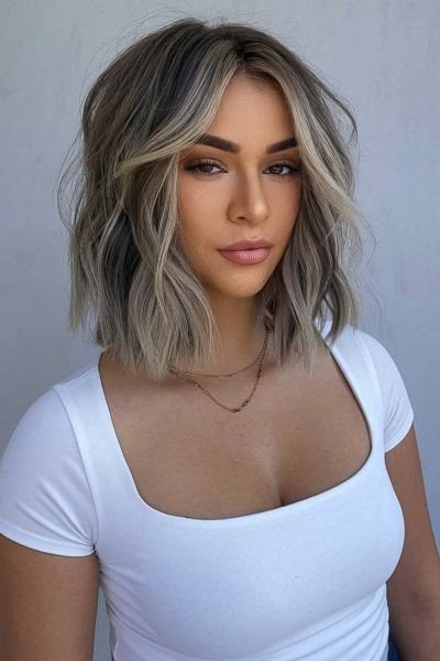 Textured Bob with Blonde Highlights and Face-Framing Pieces