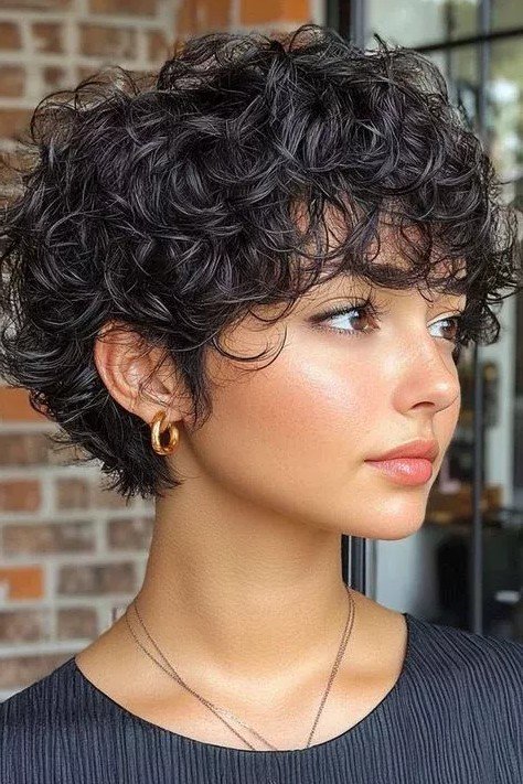 Voluminous Short Curly Shag with Face-Framing Curls