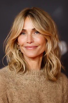 Wavy Collarbone-Length Cut with Center-Parted Curtain Bangs
