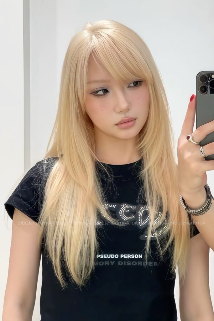 Long Layered Hair with Face-Framing Highlights