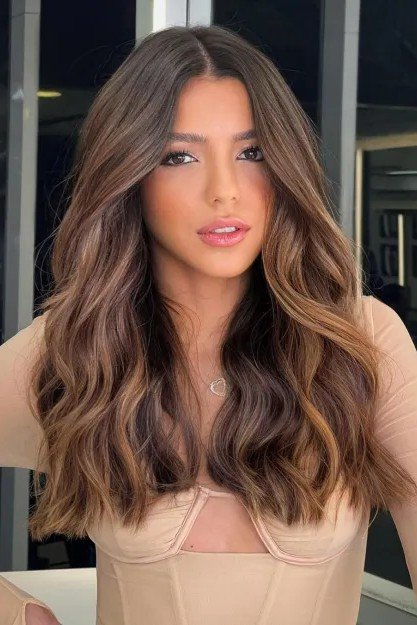 Long Soft Waves with Face-Framing Balayage