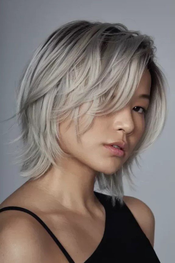 Sleek Silver-Blonde Layered Bob with Deep Side Part