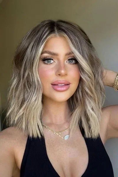 Textured Shoulder-Length Bob with Face-Framing Blonde Highlights