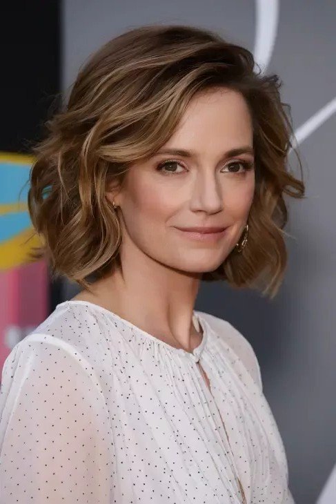 Textured Wavy Bob with Side-Swept Layers