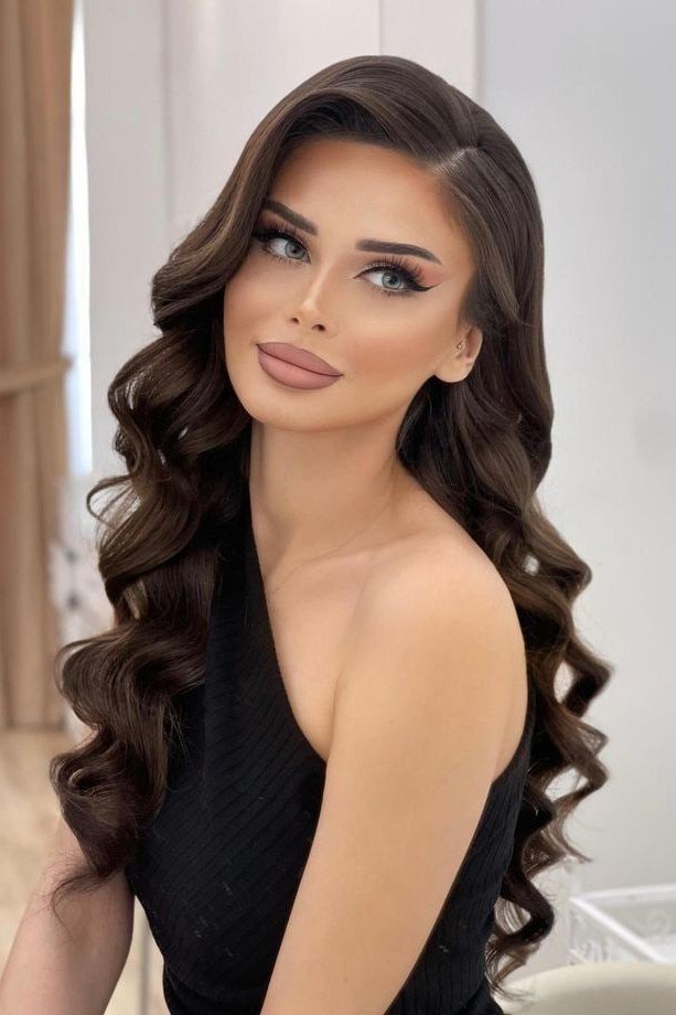 Voluminous Deep-Side-Parted Long Waves